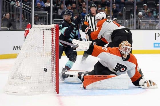 SEATTLE, WASHINGTON - OCTOBER 17: Jordan Eberle #7 of the Seattle Kraken scores against Ivan Fedotov #82 of the Philadelphia Flyers during the second period at Climate Pledge Arena on October 17, 2024 in Seattle, Washington.
