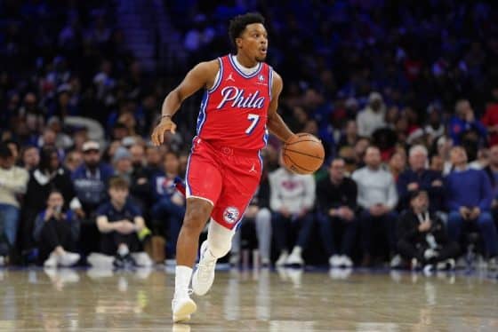 Kyle Lowry re-signs 76ers