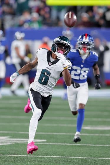 DeVonta Smith Overthrown