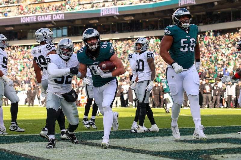 Dallas Goedert, Tyler Steen Touchdown Raiders